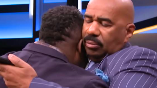 Steve Harvey surprises dad who lost job after 13 years